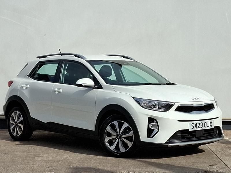 White Used 2023 Kia Stonic 2 SUV | £16,998 (Fair price) - Image 1/4