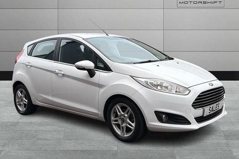 Used Ford Fiesta Zetec 82 HP (60 kW) 2013 White Hatchback