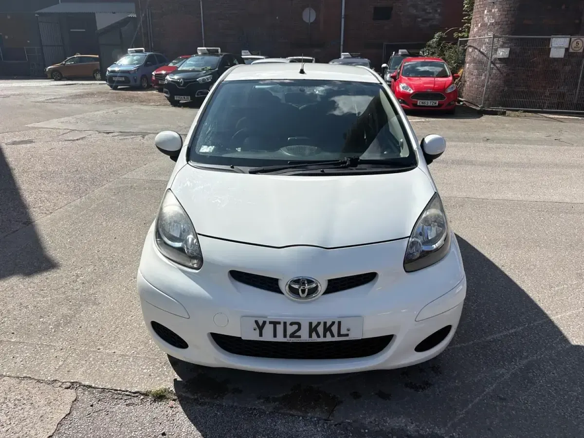 Used Toyota Aygo 68 HP (50 kW) 2012 White Hatchback