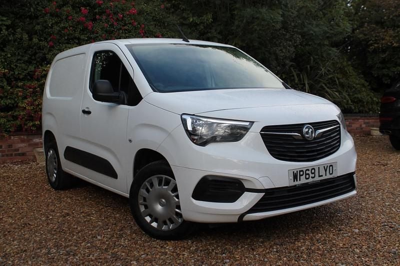 White Used 2019 Vauxhall Combo Sportive MPV | £5,990 (Fair price) - Image 1/4