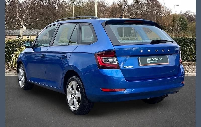 Used Skoda Fabia SE L 94 HP (69 kW) 2021 Race blue metallic Estate