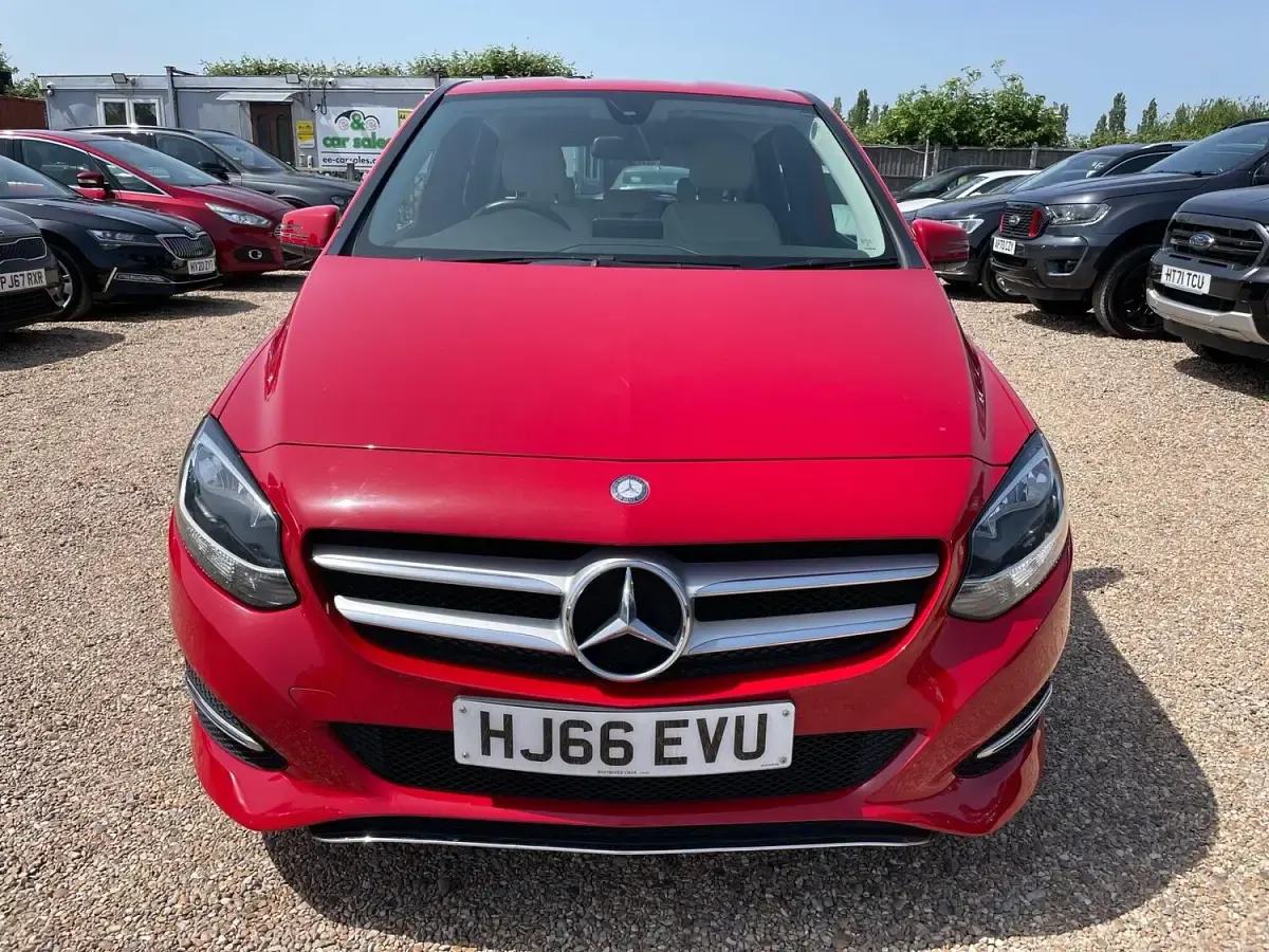 Used Mercedes B180 SE 122 HP (89 kW) 2016 Red MPV