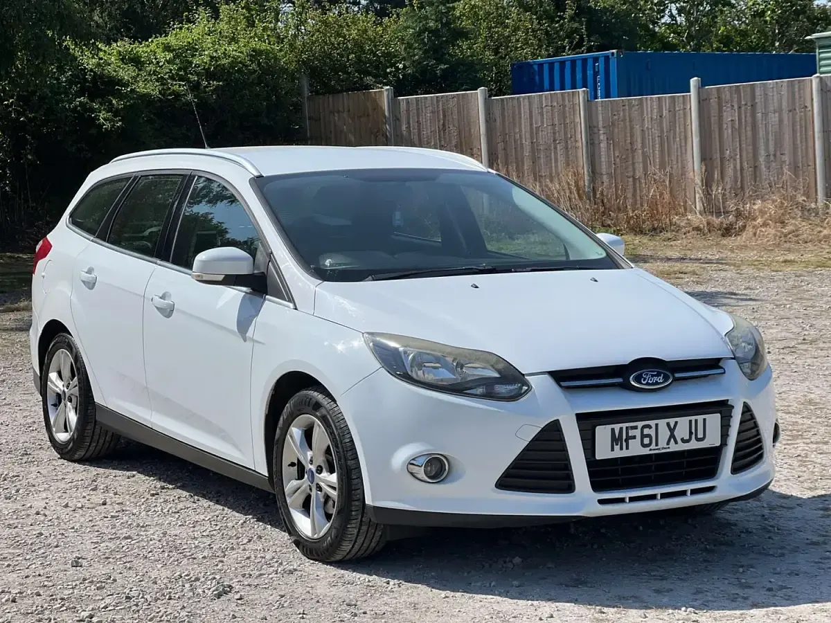 Used Ford Focus Zetec 2011 White Estate