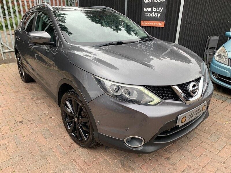 Grey Used 2014 Nissan Qashqai Tekna SUV | £7,995 (A bit pricey) - Image 1/4