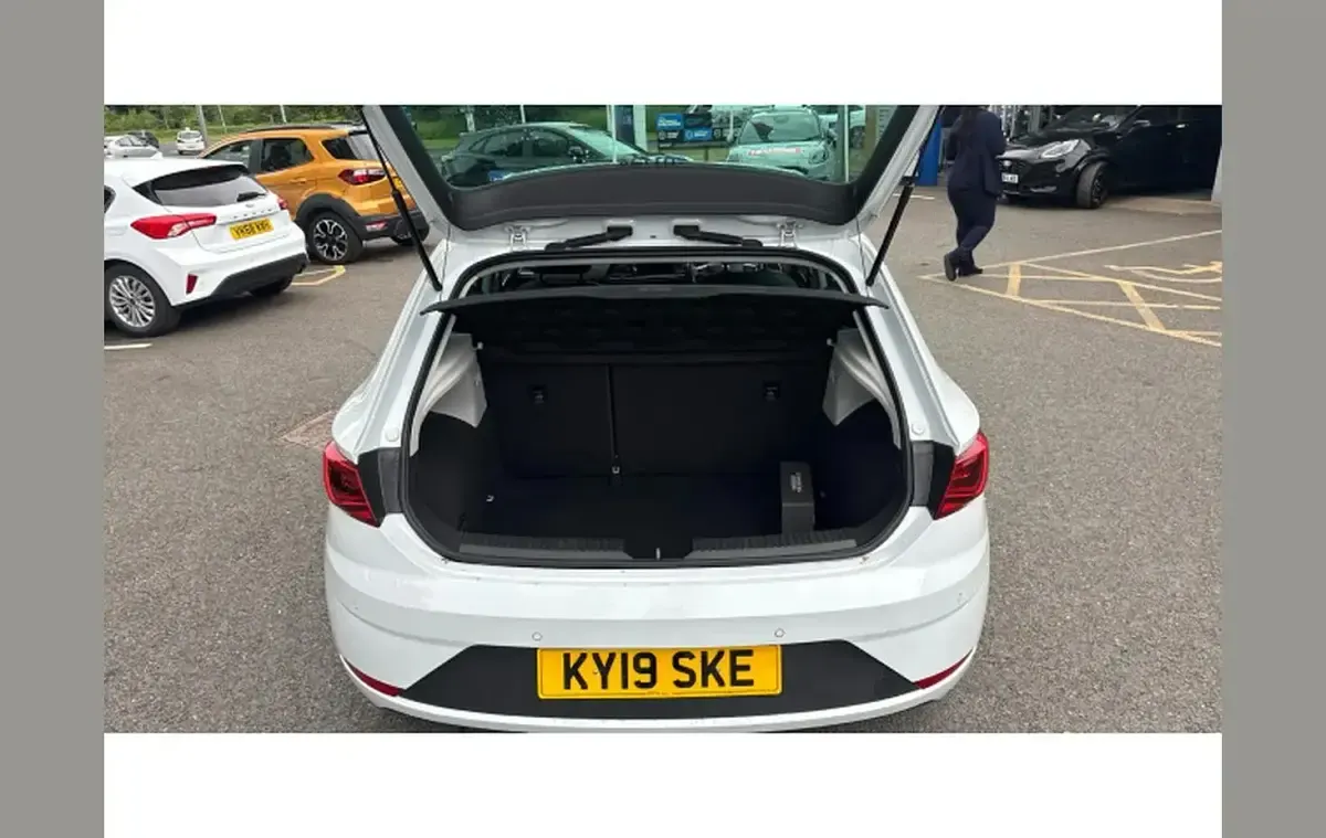 Used Seat Leon FR 150 HP (110 kW) 2019 White Hatchback