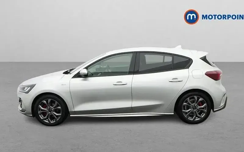 Used Ford Focus ST-Line 125 HP (91 kW) 2024 Silver Hatchback