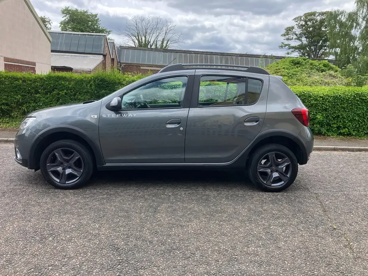 Used Dacia Sandero Stepway 90 HP (66 kW) 2017 Grey Hatchback