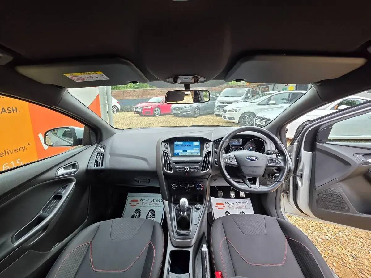 Used Ford Focus ST-Line 140 HP (102 kW) 2018 Silver Hatchback