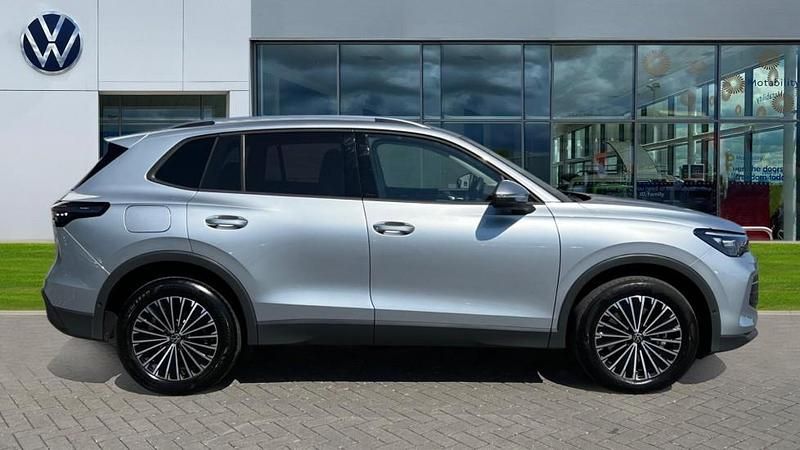 Używany VW Tiguan Match 204 KM (150 kW) 2025 Srebrny SUV