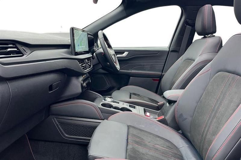 Second-hand Ford Kuga ST-Line X 183 CP (134 kW) 2025 Verde SUV
