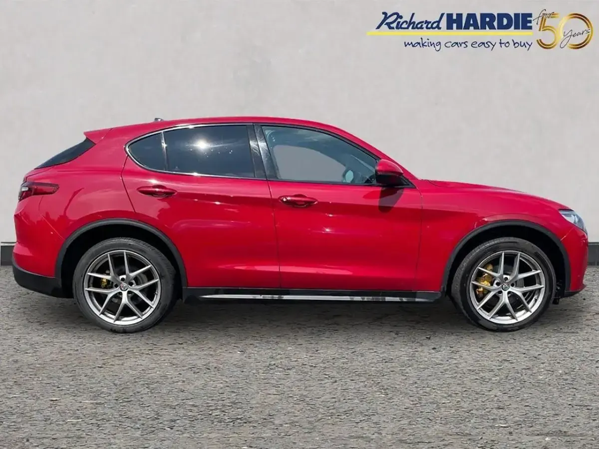 Used Alfa Romeo Stelvio 276 HP (202 kW) 2018 Red SUV