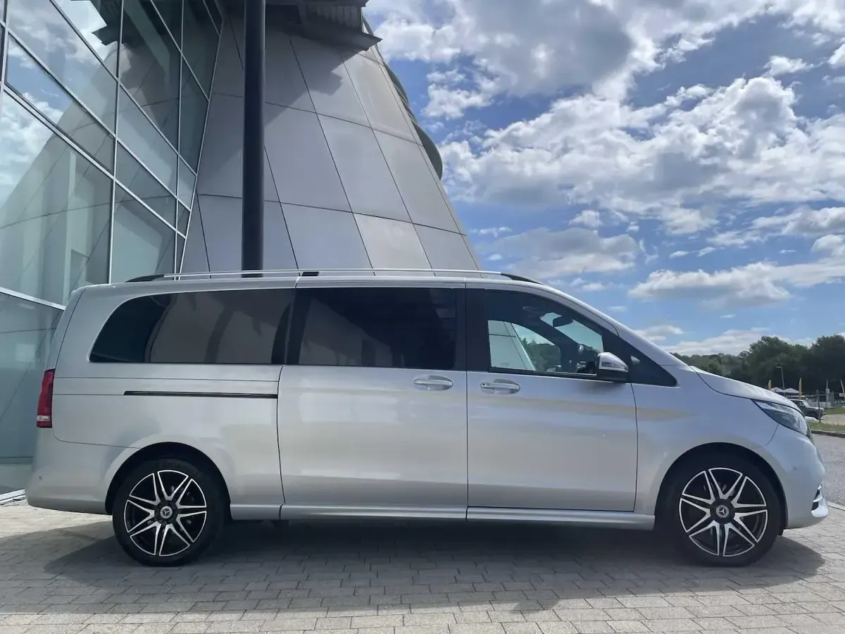 Used Mercedes V300 AMG line 237 HP (174 kW) 2023 Silver MPV