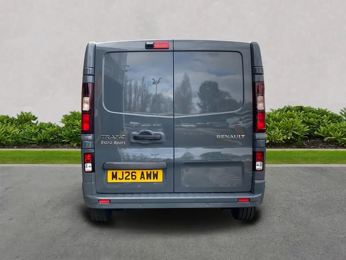 Używany Renault Trafic 170 KM (125 kW) 2026 Szary