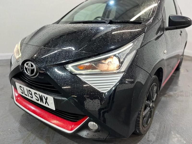 Used Toyota Aygo x-press 71 HP (52 kW) 2019 Black Hatchback