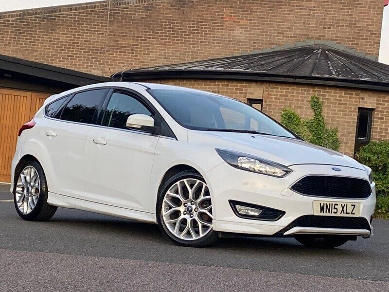 White Used 2015 Ford Focus Zetec Hatchback | £4,250 (Expensive) - Image 1/4