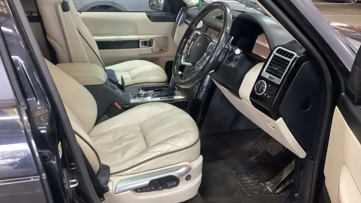 Used Land Rover Range Rover Vogue 271 HP (199 kW) 2010 Black SUV