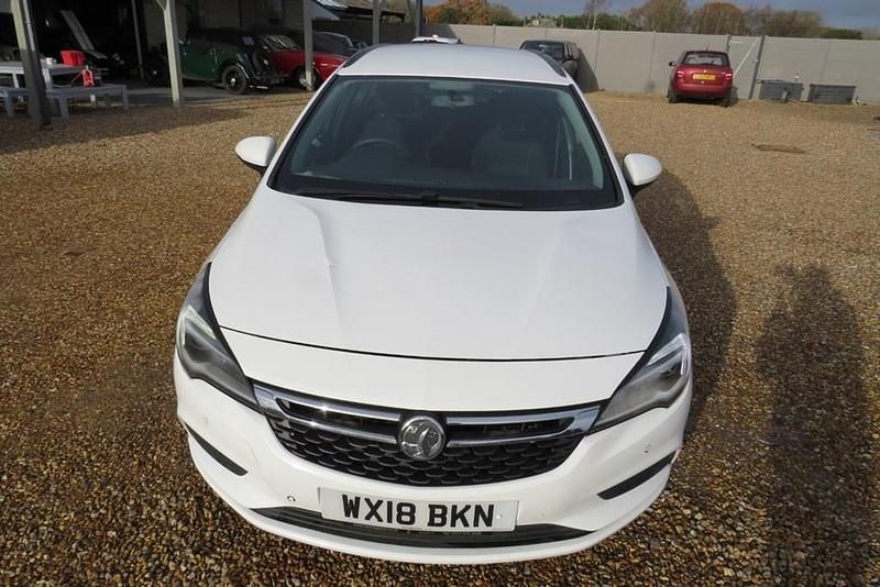 Second-hand Vauxhall Astra 2018 Alb Break