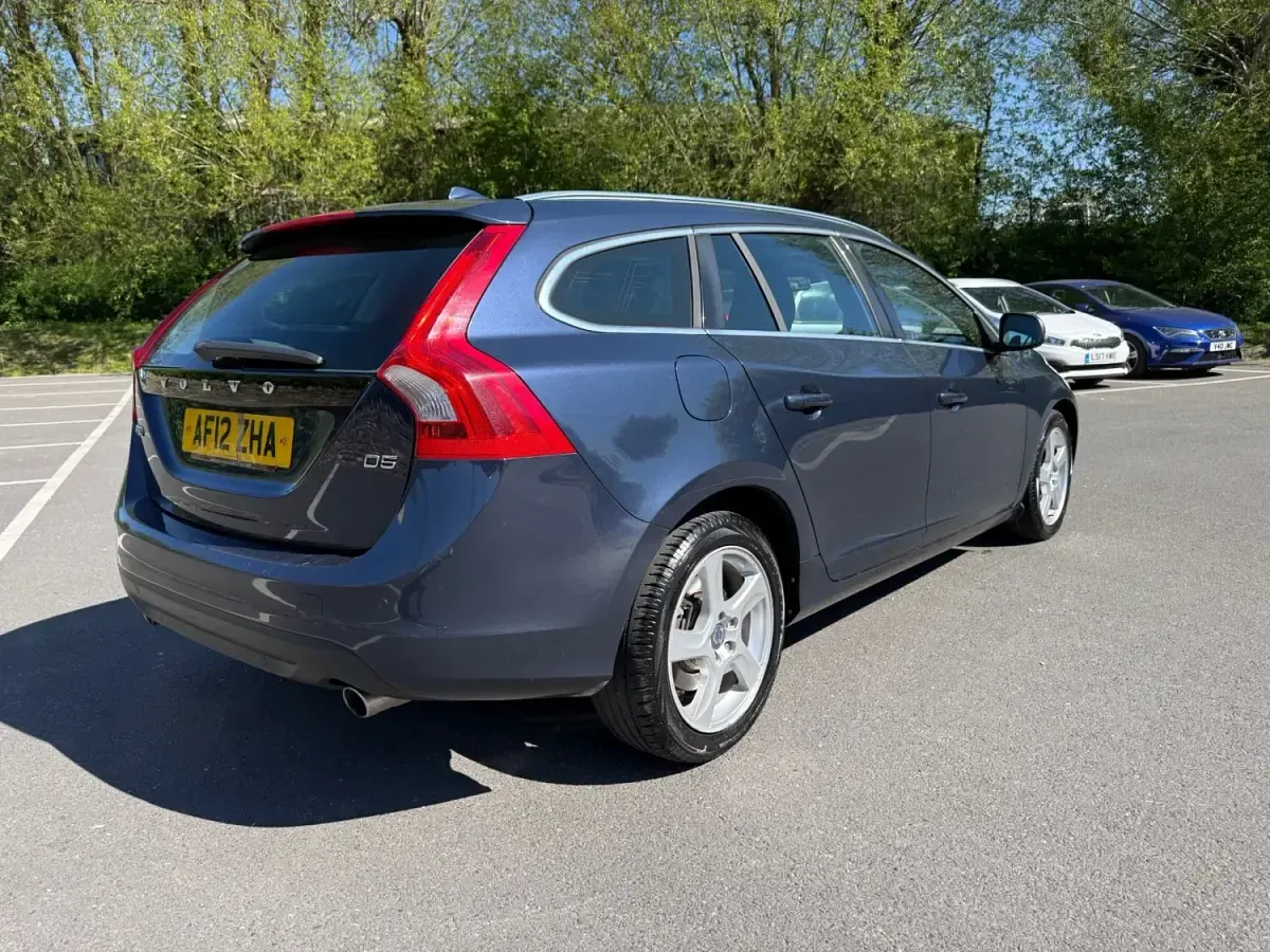 Used Volvo V60 SE Lux 215 HP (158 kW) 2012 Blue Estate