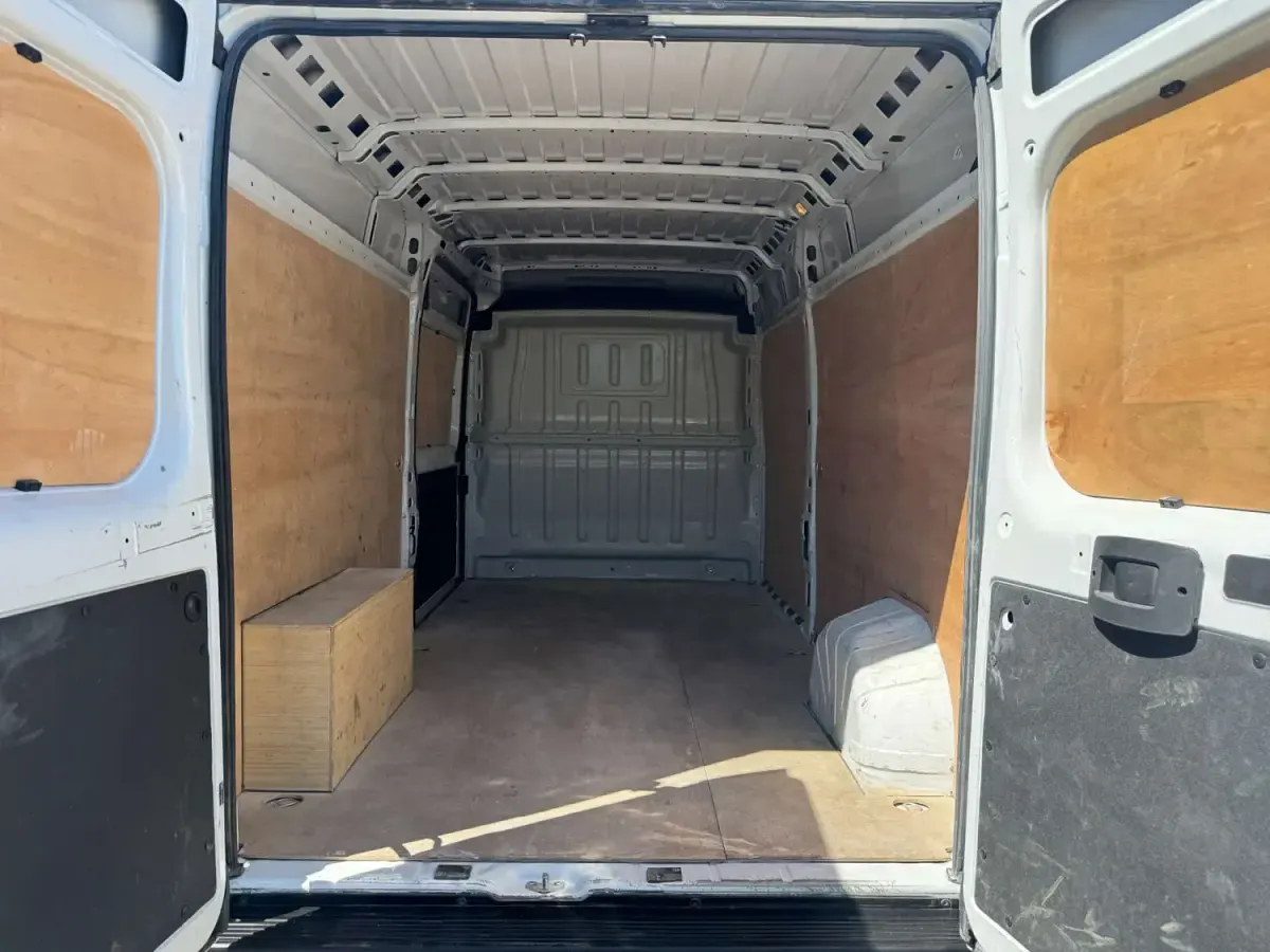 Usado Peugeot Boxer Premium 140 CV (102 kW) 2023 Blanco Van