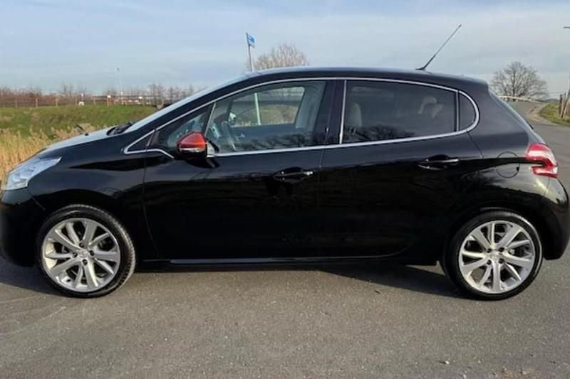 Used Peugeot 208 Roland Garros 110 HP (80 kW) 2016 Black Hatchback