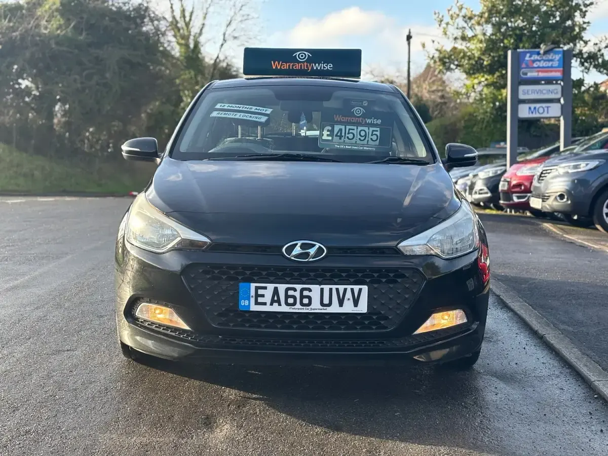 Used Hyundai i20 84 HP (61 kW) 2016 Black Hatchback