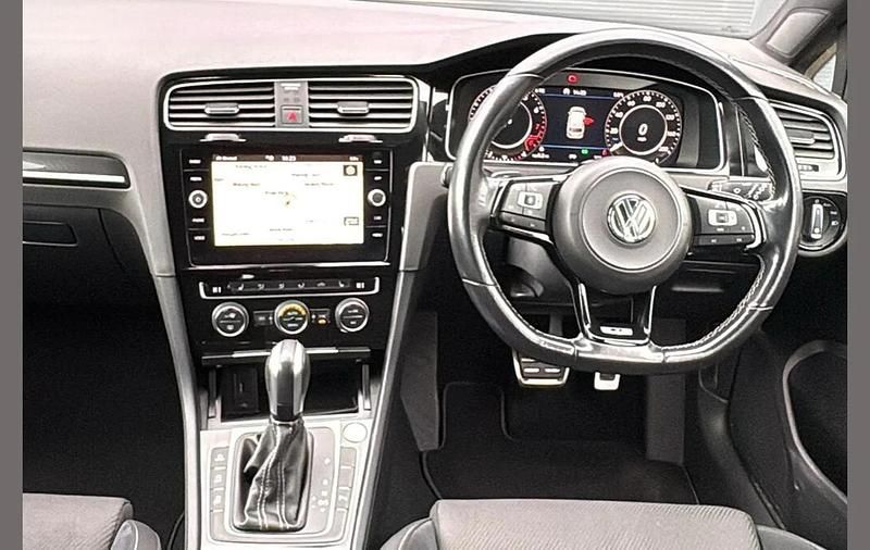 Used VW Golf VIII R 296 HP (217 kW) 2020 Blue Estate