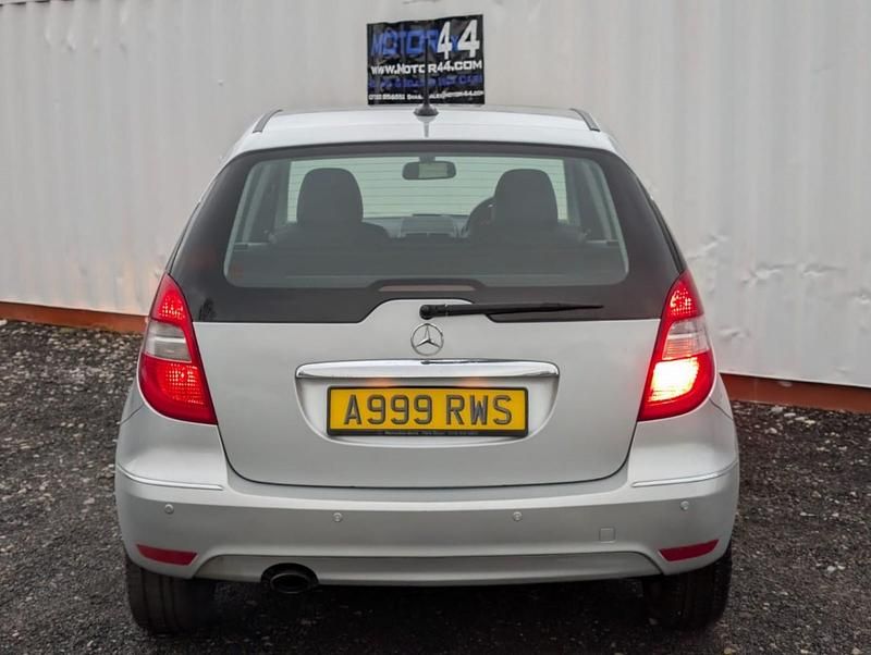Used Mercedes A160 Elegance 95 HP (69 kW) 2011 Silver Hatchback