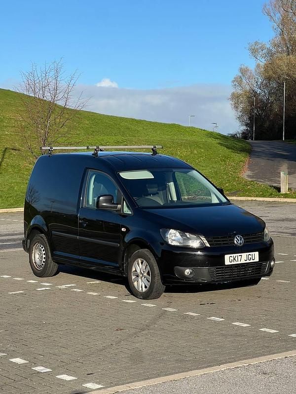 Usado VW Caddy Highline 102 HP (75 kW) 2017 Preto Monovolume
