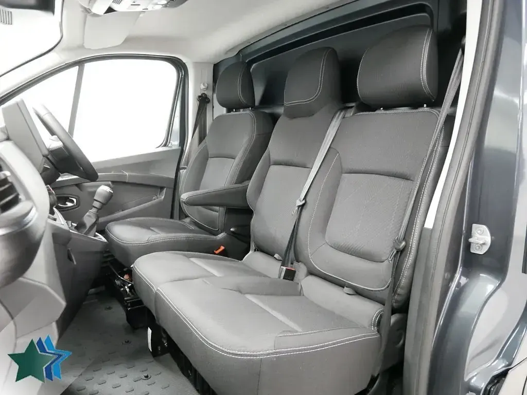 New Renault Trafic 130 HP (95 kW) 2026 Grey MPV