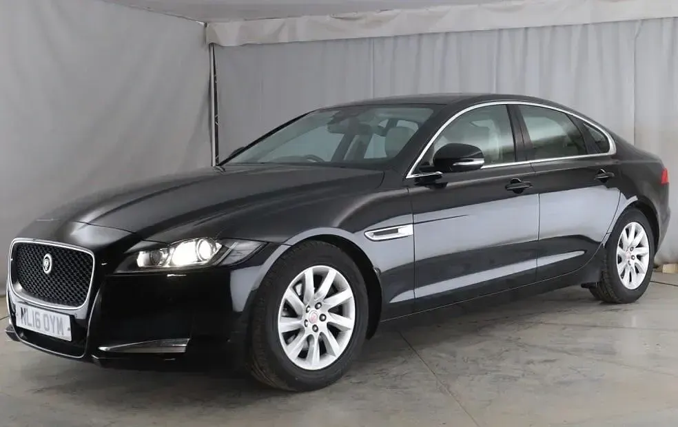 Begagnad Jaguar XF Prestige 163 HK (119 kW) 2016 Svart Sedan