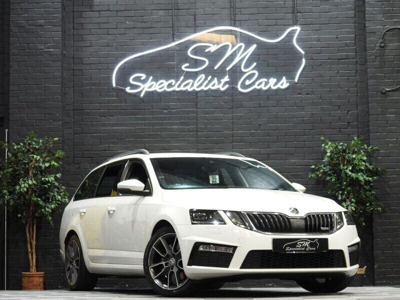 White Used 2018 Skoda Octavia vRS Estate | £11,990 (Super price) - Image 1/4