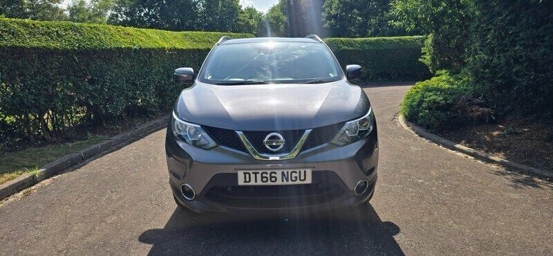 Grey Used 2017 Nissan Qashqai N-Connecta SUV | £5,499 (Super price) - Image 1/4