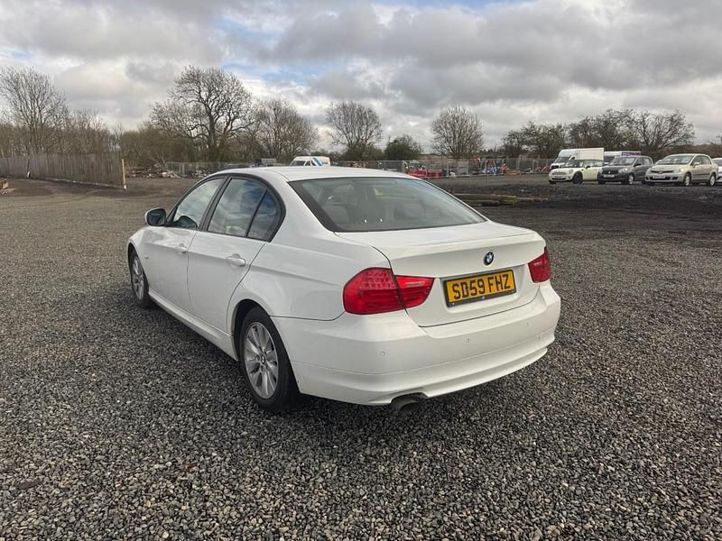 Used BMW 318 2009 White Sedan