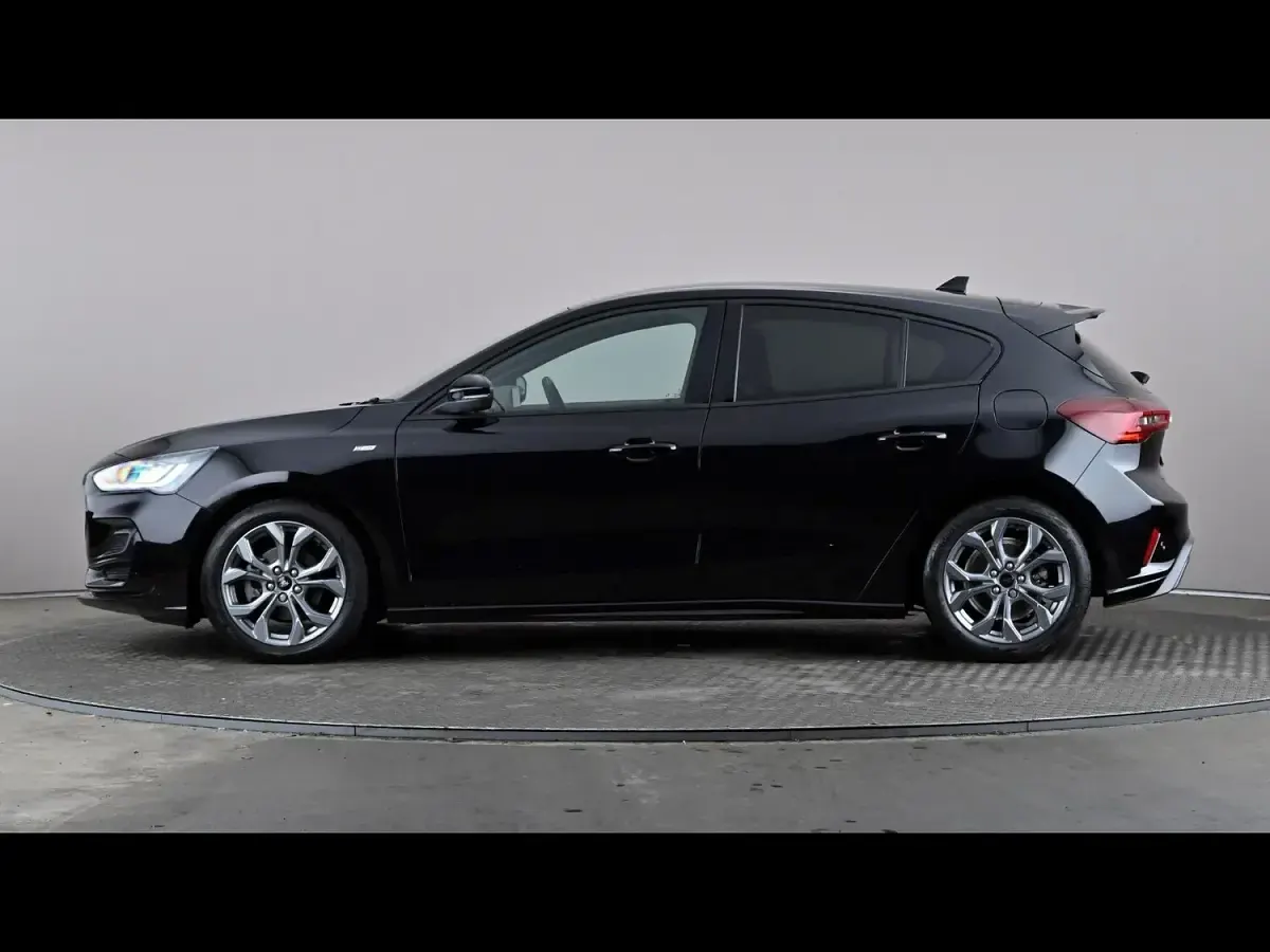 Used Ford Focus ST-Line 125 HP (91 kW) 2023 Black Hatchback