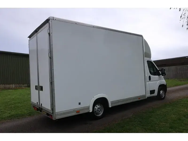 Used Peugeot Boxer Business-Line 160 HP (117 kW) 2019 White Van