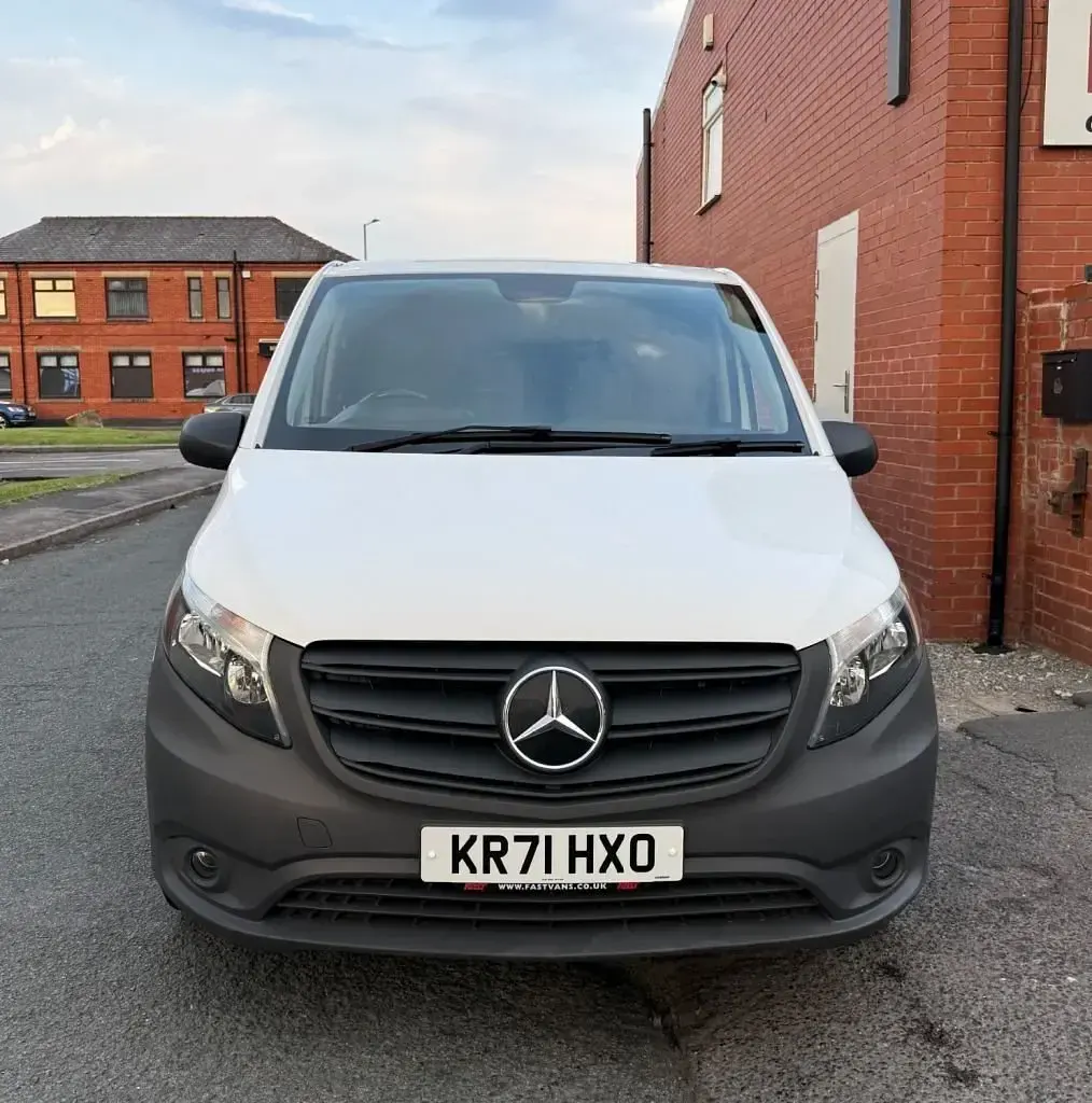 Used Mercedes Vito Progressive 160 HP (117 kW) 2021 White Van
