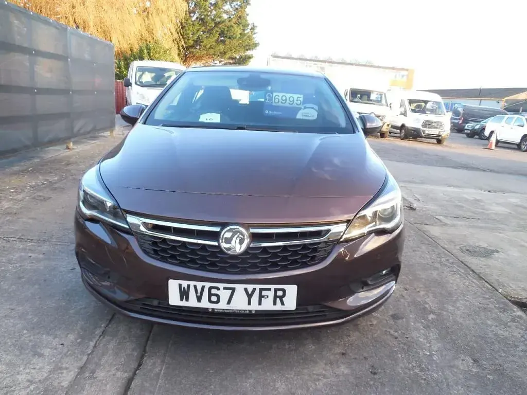 Used Vauxhall Astra SRi 150 HP (110 kW) 2017 Brown Hatchback