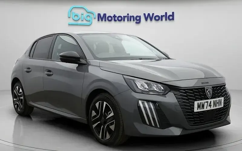 Used Peugeot 208 Allure 101 HP (74 kW) 2024 Hatchback
