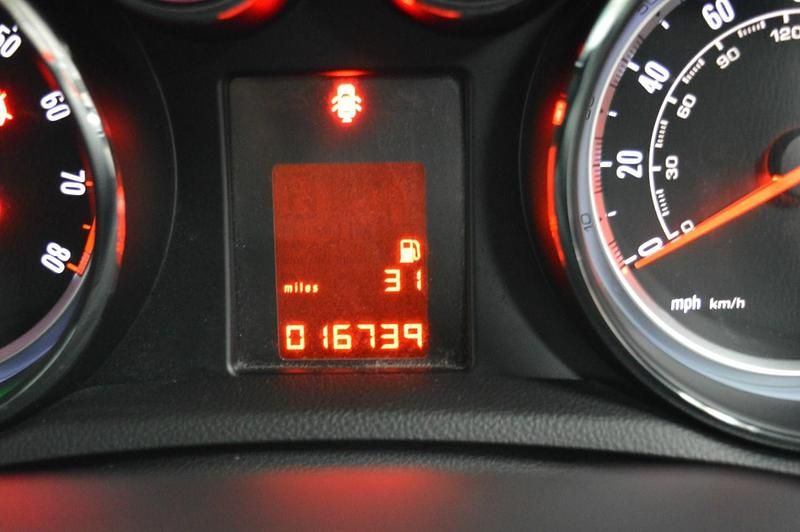 Used Vauxhall Mokka S 115 HP (84 kW) 2016 White SUV