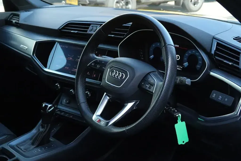 Begagnad Audi Q3 S-Line 150 HK (110 kW) 2019 Grå SUV