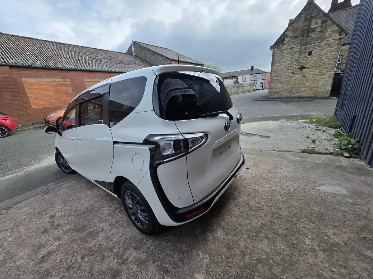 Used Toyota Sienta 101 HP (74 kW) 2026 White MPV