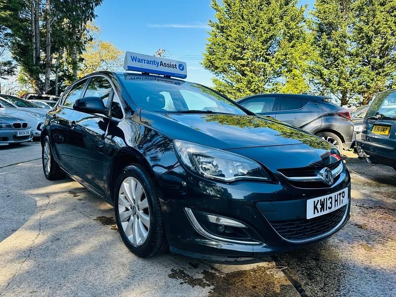 Second-hand Vauxhall Astra Elite 165 CP (121 kW) 2013 Negru Hatchback