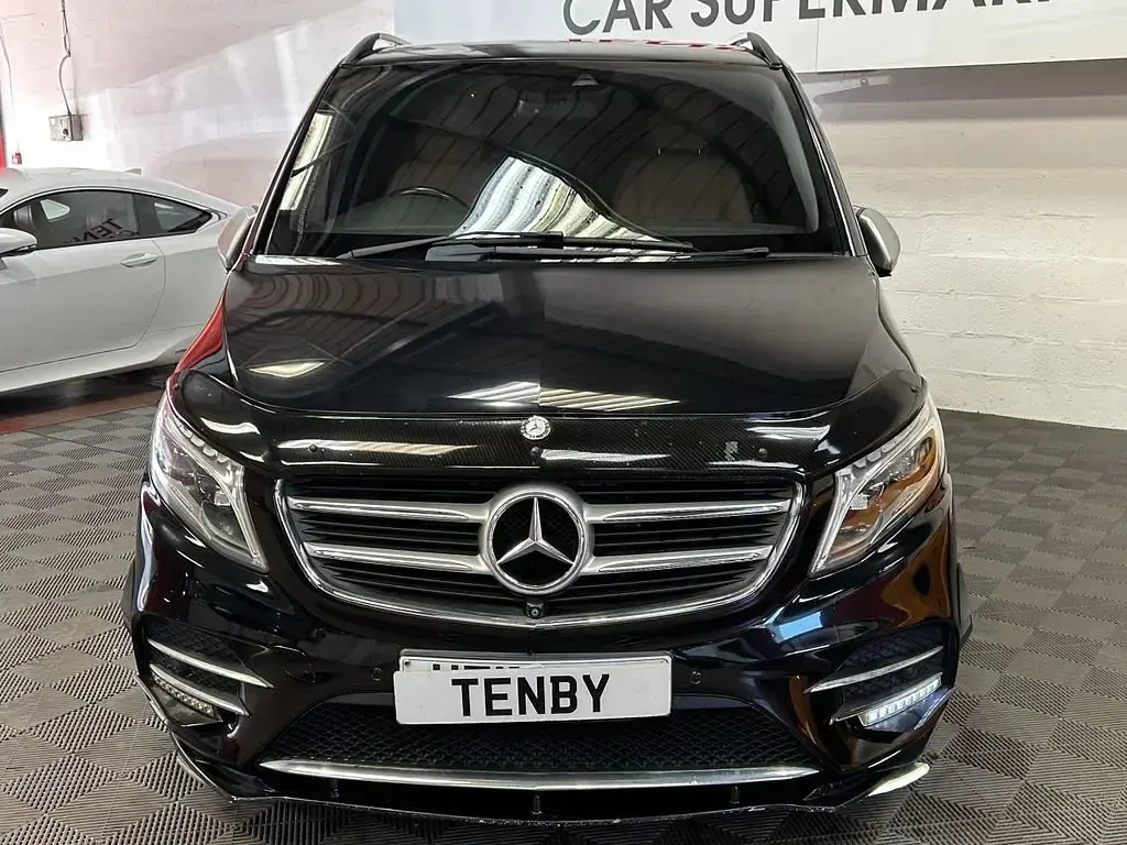 Begagnad Mercedes V250 AMG line 190 HK (139 kW) 2017 Svart Minibuss