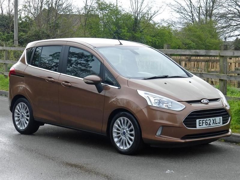 Begagnad Ford B-MAX Titanium 2012 Guld Minibuss