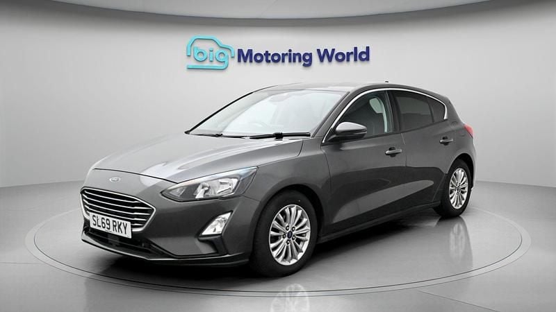 Used Ford Focus Titanium 125 HP (91 kW) 2019 Grey Hatchback