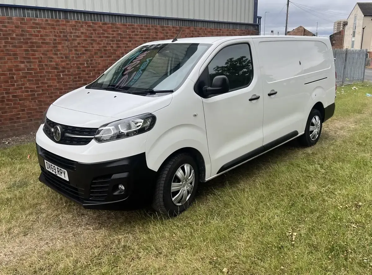 Used Vauxhall Vivaro 100 HP (73 kW) 2019 White MPV