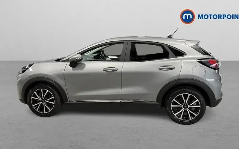 Usado Ford Puma Titanium 125 HP (91 kW) 2023 Prateado SUV