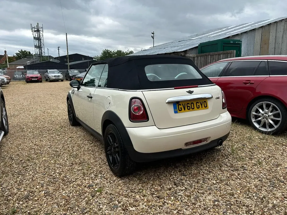 Used Mini ONE 98 HP (72 kW) 2011 White Hatchback