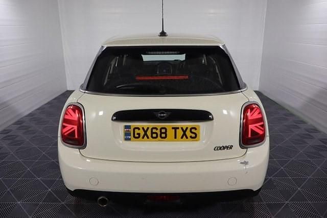 Used Mini Cooper Hatch 136 HP (100 kW) 2018 White Hatchback
