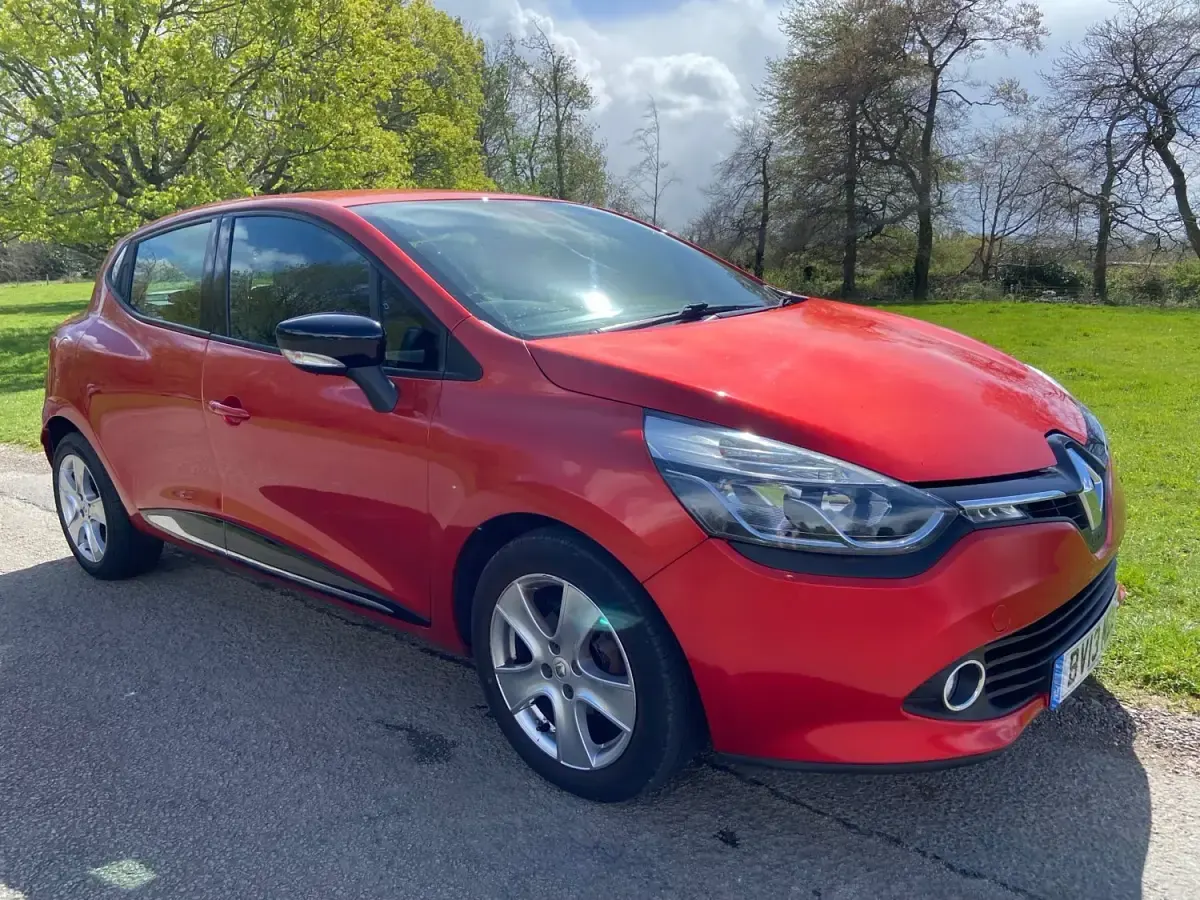 Second-hand Renault Clio IV Dynamique 75 CP (55 kW) 2013 Roșu Hatchback